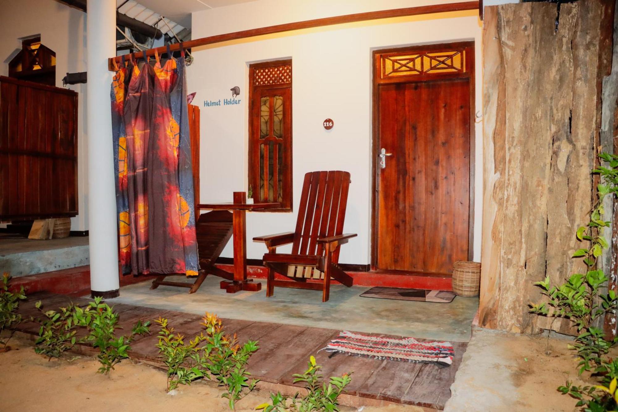 Surfers Park Arugambay Bed & Breakfast Arugam Bay Exterior foto